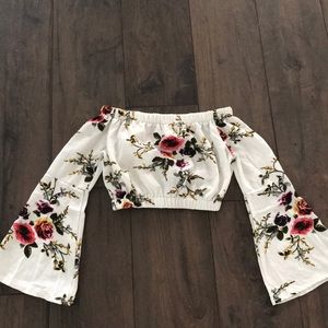 floral off the shoulder bell sleeve crop top